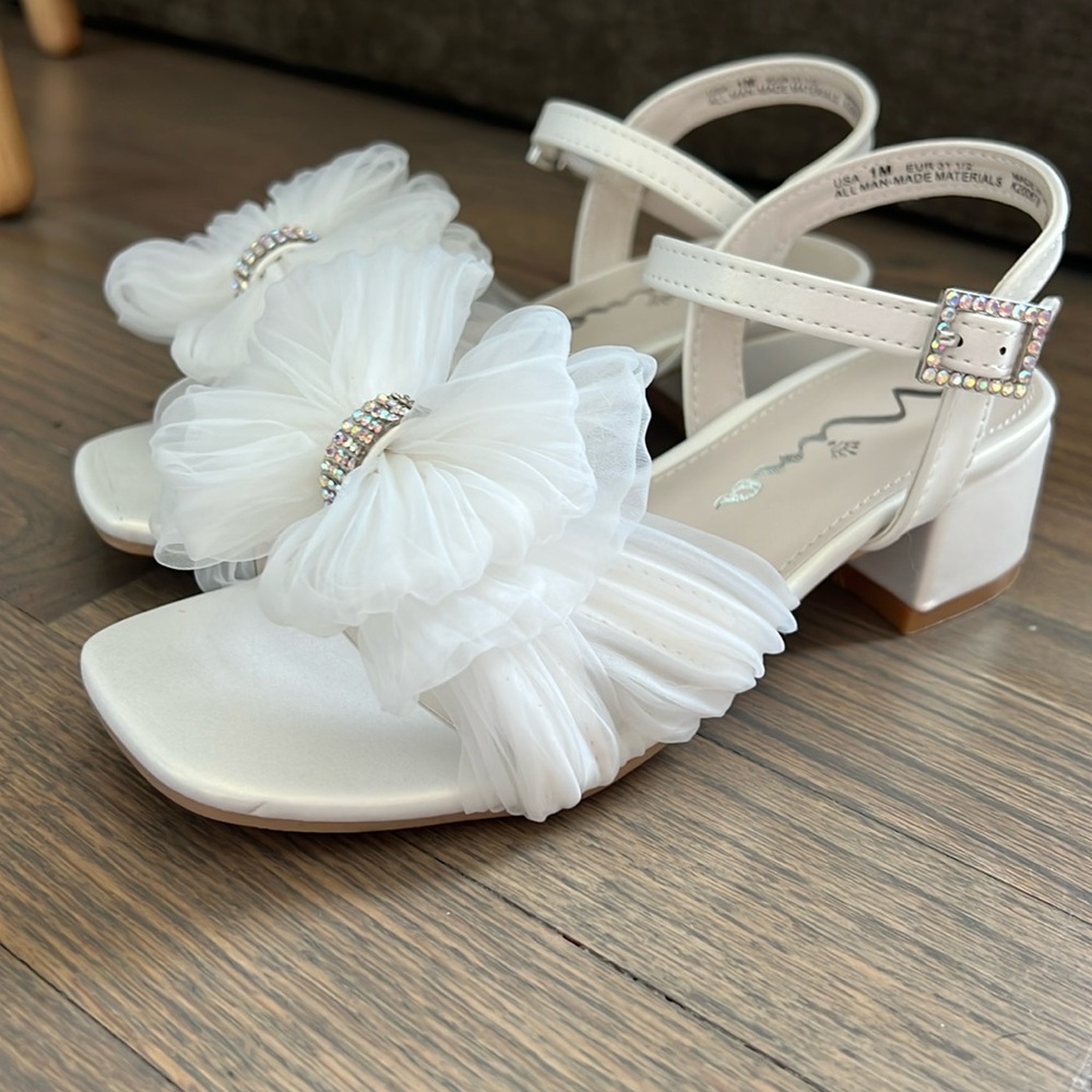 White Block Heel Sandals with Bow. Size 1 girls